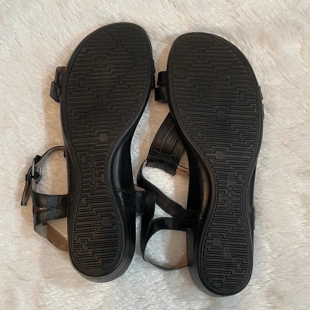 ECCO Black Leather T-Strap Sandals Women EU 38 US 7-7.5 Quiet Luxury Minimalist